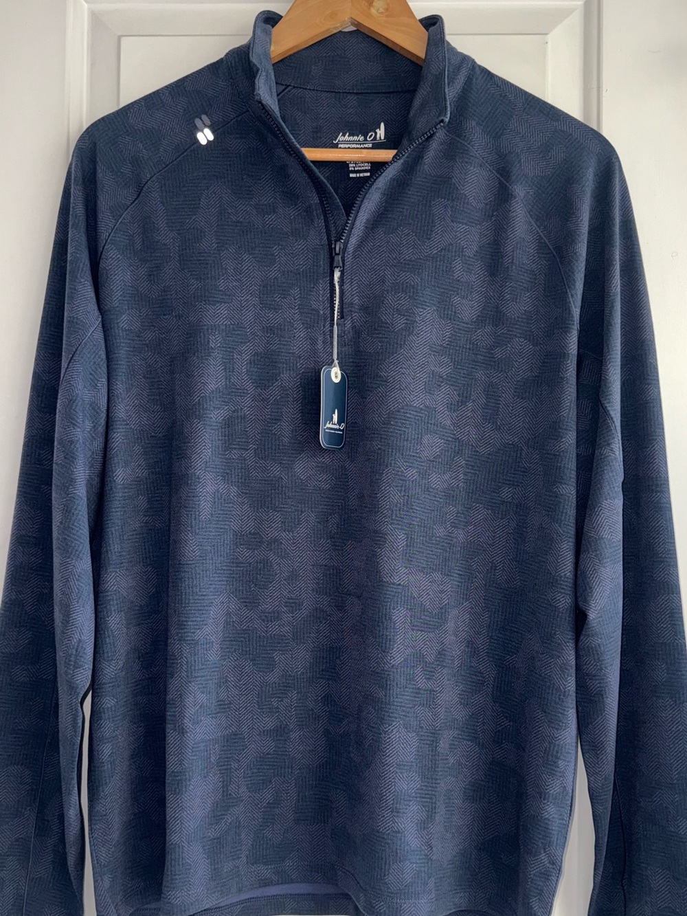 johnnie-O NWT “Viktor" Performance 1/4 Zip Pullover in Navy Chevron Camo